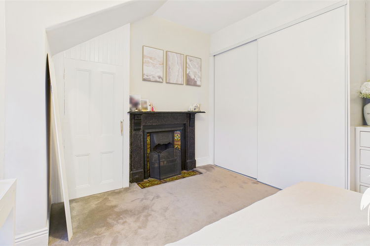 Bedroom 1 - Picture 15 of 22