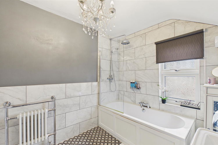 Bathroom - Picture 26 of 27