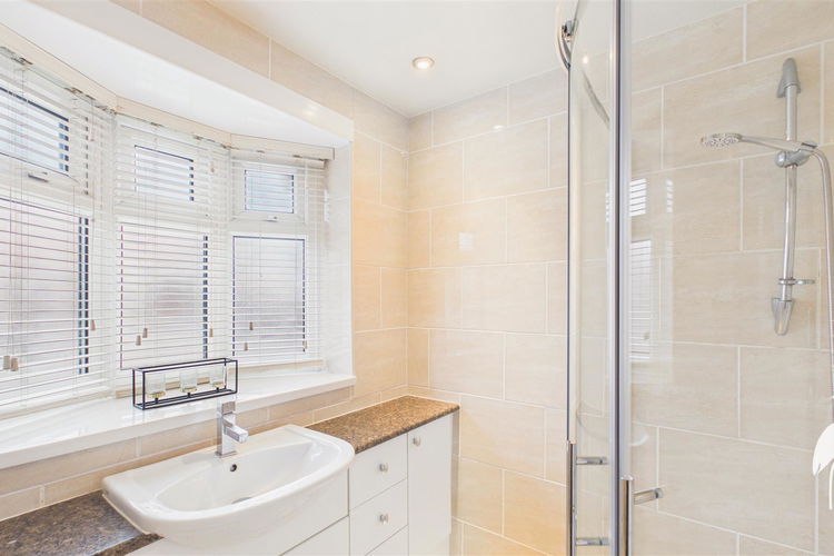 Shower Room - Picture 13 of 18