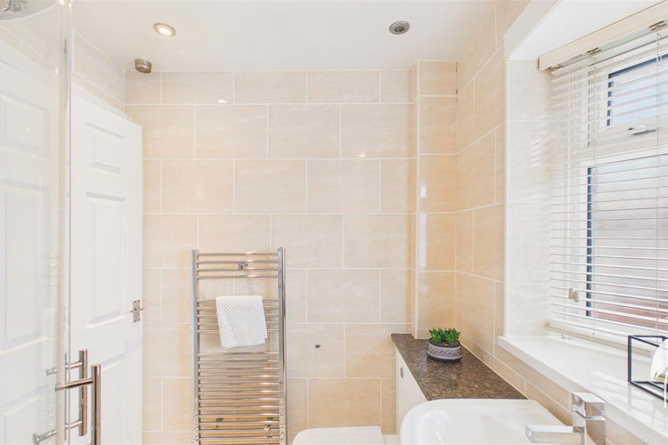 Shower Room - Picture 14 of 18