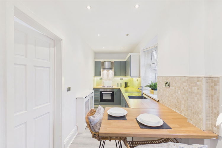 Breakfasting Kitchen - Picture 4 of 18