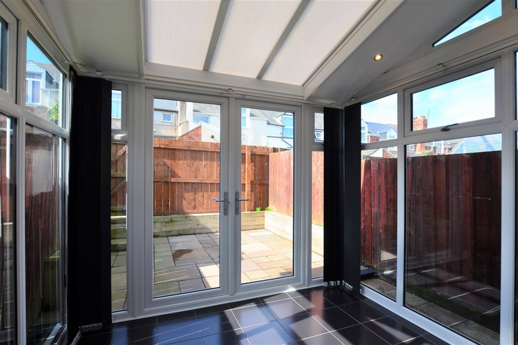 CONSERVATORY - Picture 8 of 9