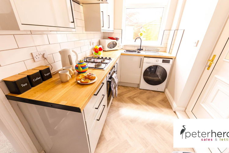 Kitchen - Picture 4 of 10