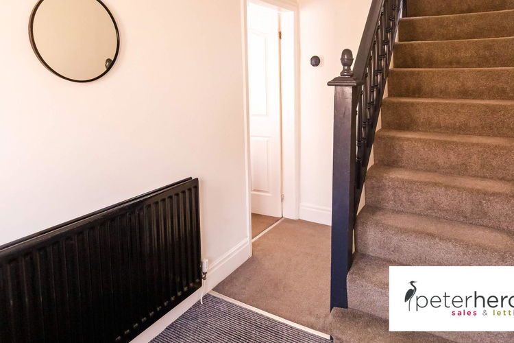 Entrance Hall - Picture 5 of 10