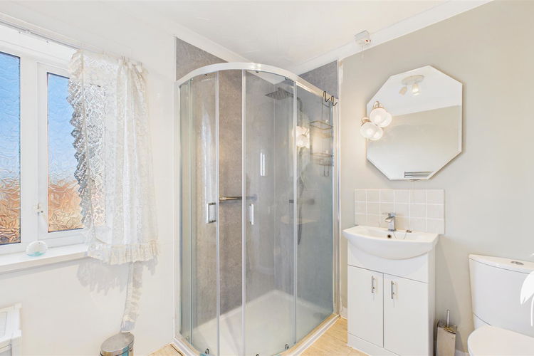 Shower Room - Picture 12 of 14