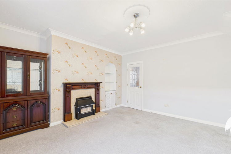 Lounge - Picture 3 of 14