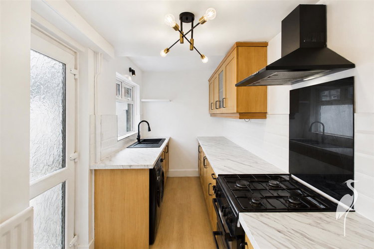 Kitchen - Picture 7 of 15