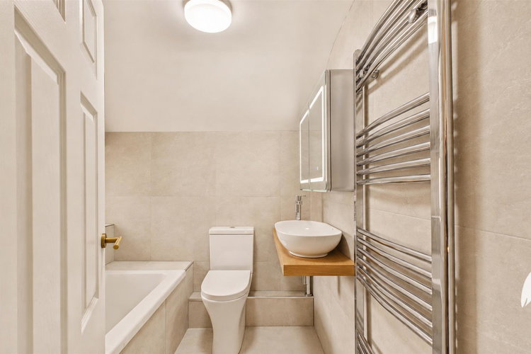 Bathroom - Picture 10 of 15