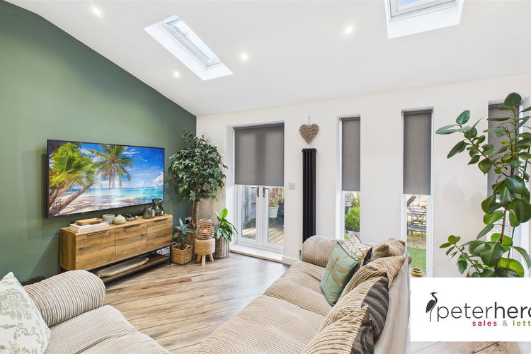 Living Area - Picture 11 of 36