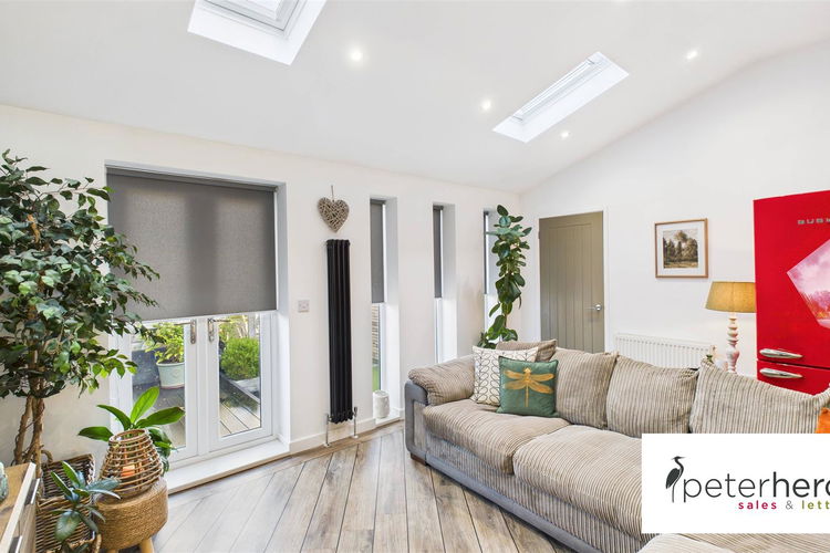 Living Area - Picture 12 of 36