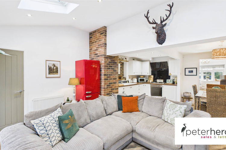 Living Area - Picture 13 of 36