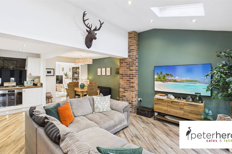 Living Area - Picture 14 of 36