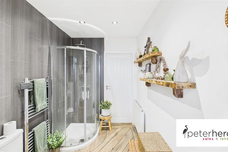 Shower Room - Picture 17 of 36