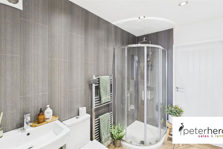 Shower Room - Picture 18 of 36