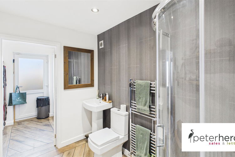 Shower Room - Picture 19 of 36