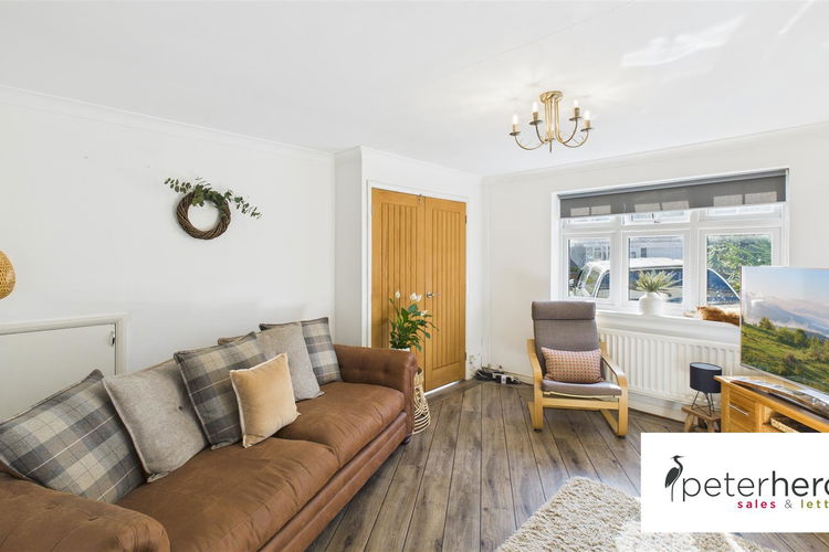 Lounge - Picture 3 of 36