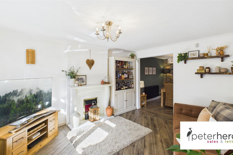 Lounge - Picture 4 of 36