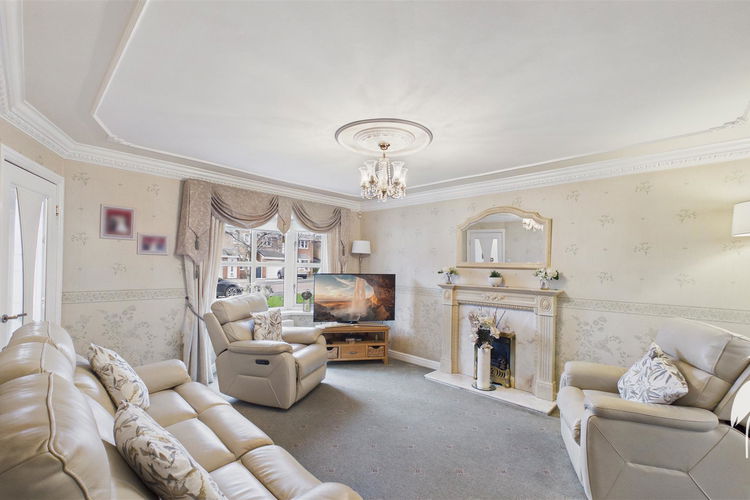 Lounge - Picture 2 of 35