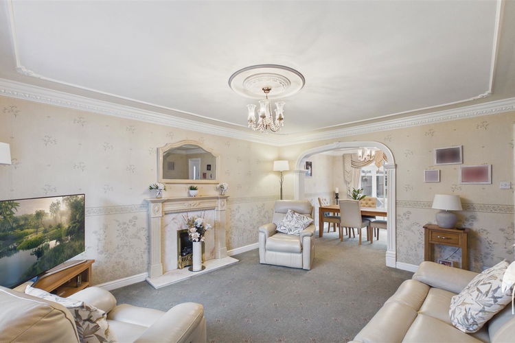 Lounge - Picture 3 of 35