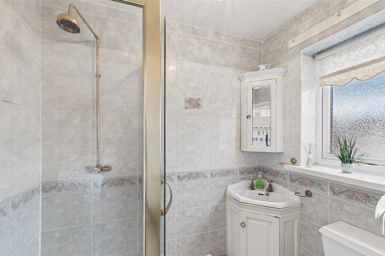 En Suite Shower Room - Picture 22 of 35