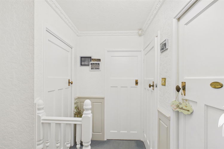 First Floor Landing - Picture 30 of 35