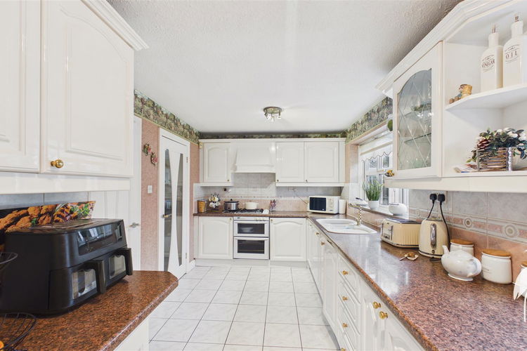 Kitchen - Picture 10 of 35