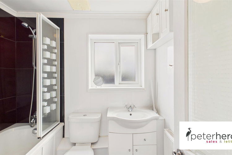 Bathroom - Picture 10 of 15