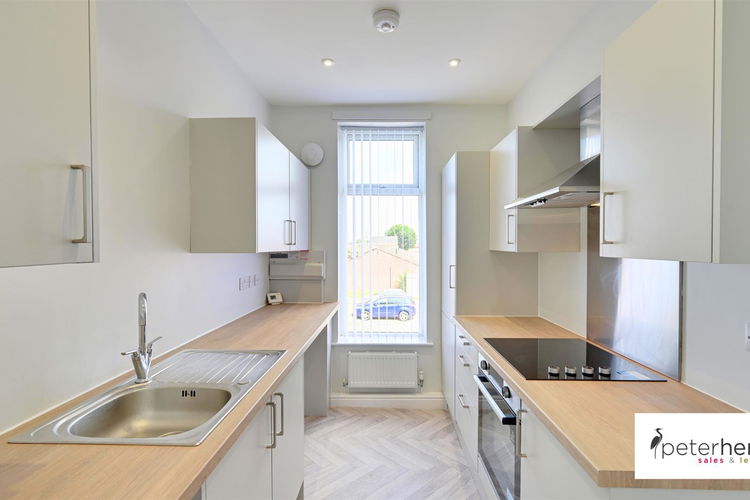Kitchen - Picture 3 of 10