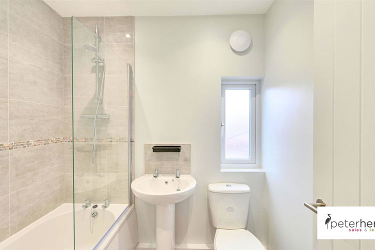 Bathroom - Picture 9 of 10