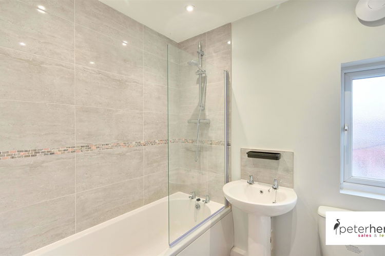 Bathroom - Picture 10 of 10