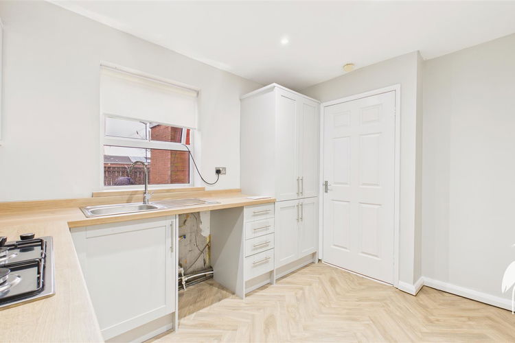 Kitchen - Picture 5 of 12