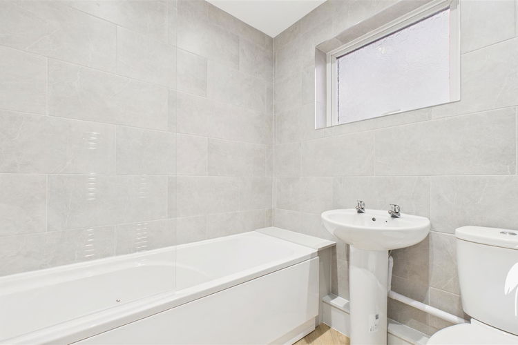 Bathroom - Picture 10 of 12