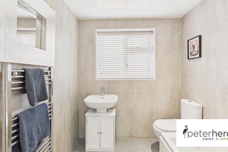 Bathroom - Picture 21 of 27