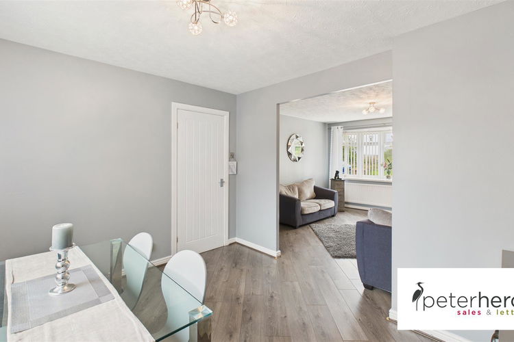 Dining Room - Picture 7 of 27