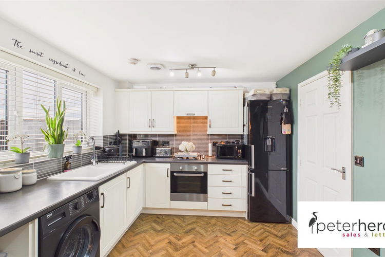 Kitchen - Picture 7 of 27