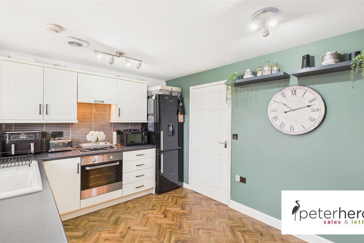 Kitchen - Picture 9 of 27