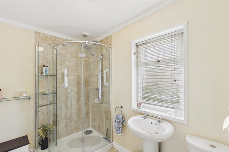 Shower Room - Picture 18 of 25