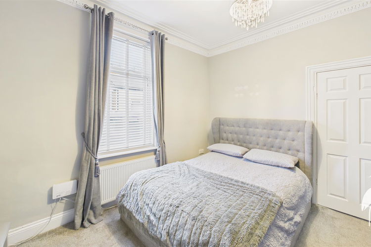 Bedroom 1 - Picture 11 of 15