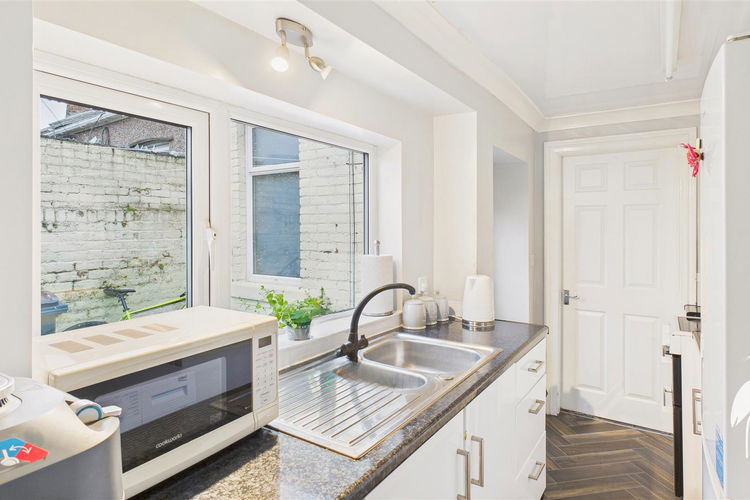 Kitchen - Picture 5 of 15