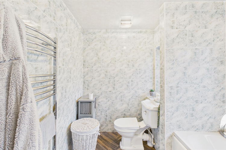 Bathroom - Picture 8 of 15