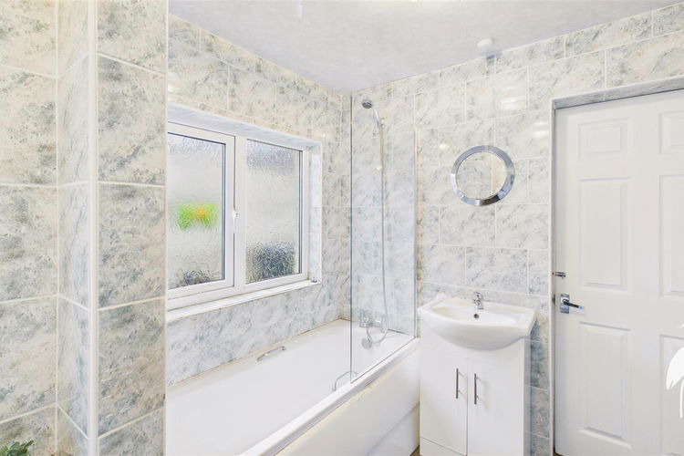 Bathroom - Picture 9 of 15