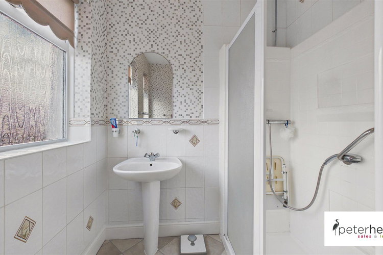 Shower Room - Picture 13 of 18
