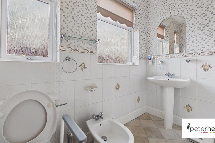 Shower Room - Picture 14 of 18
