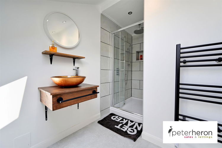 En Suite - Picture 35 of 42
