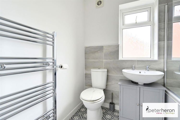 Bathroom - Picture 10 of 12