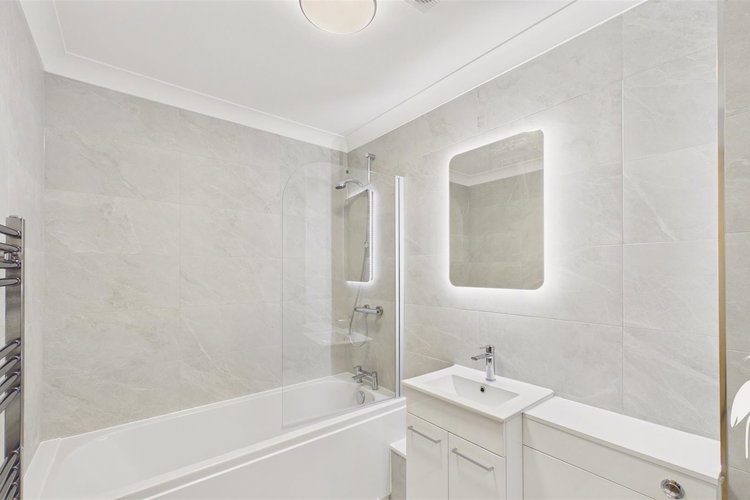Bathroom - Picture 10 of 16