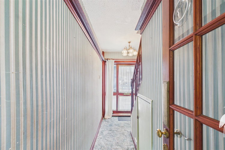 Entrance Hall - Picture 16 of 28