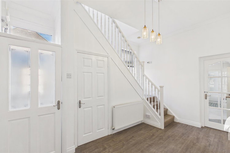Hallway - Picture 5 of 19