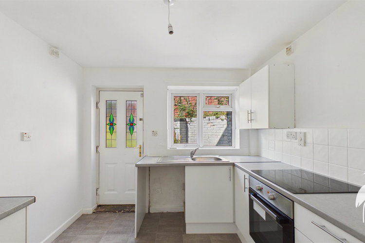 Kitchen - Picture 4 of 20