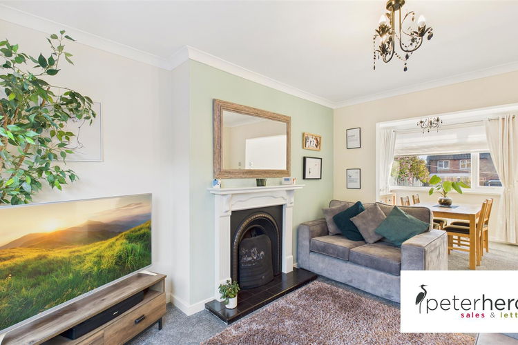 Lounge - Picture 4 of 23